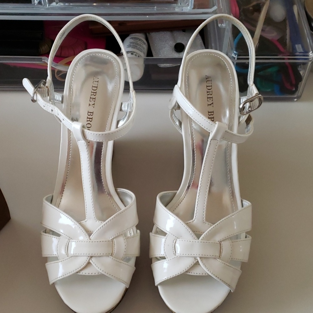 Audrey Brooke  - Wedge Sandals